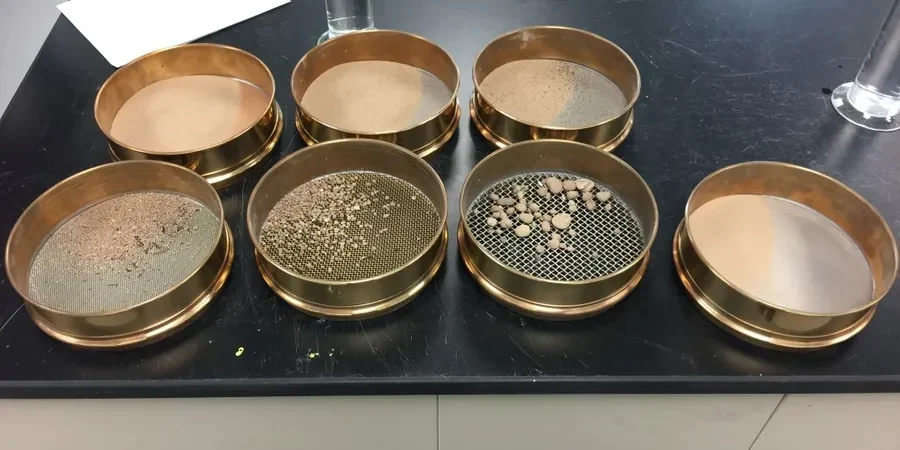 Image illustrative de Analyse granulométrique (tamisage + hydromètre) à Bordeaux